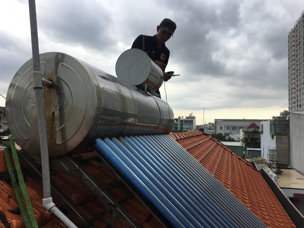 Dịch vụ vệ sinh bình nước nóng năng lượng mặt trời tại Hải Phòng