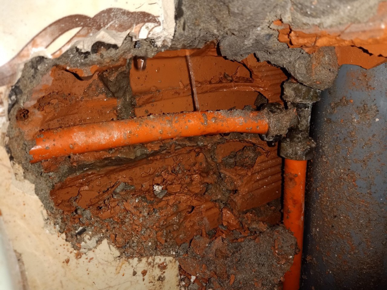 Siêu âm dò tìm đường ống nước bị rò rỉ tại các siêu thị Hải Phòng