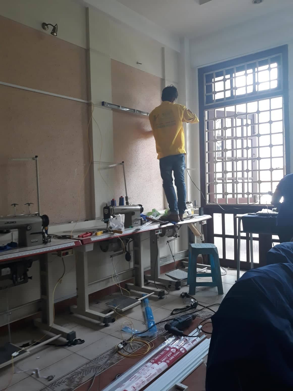 Dò dây điện âm tường bị chập tại nhà Hải Phòng
