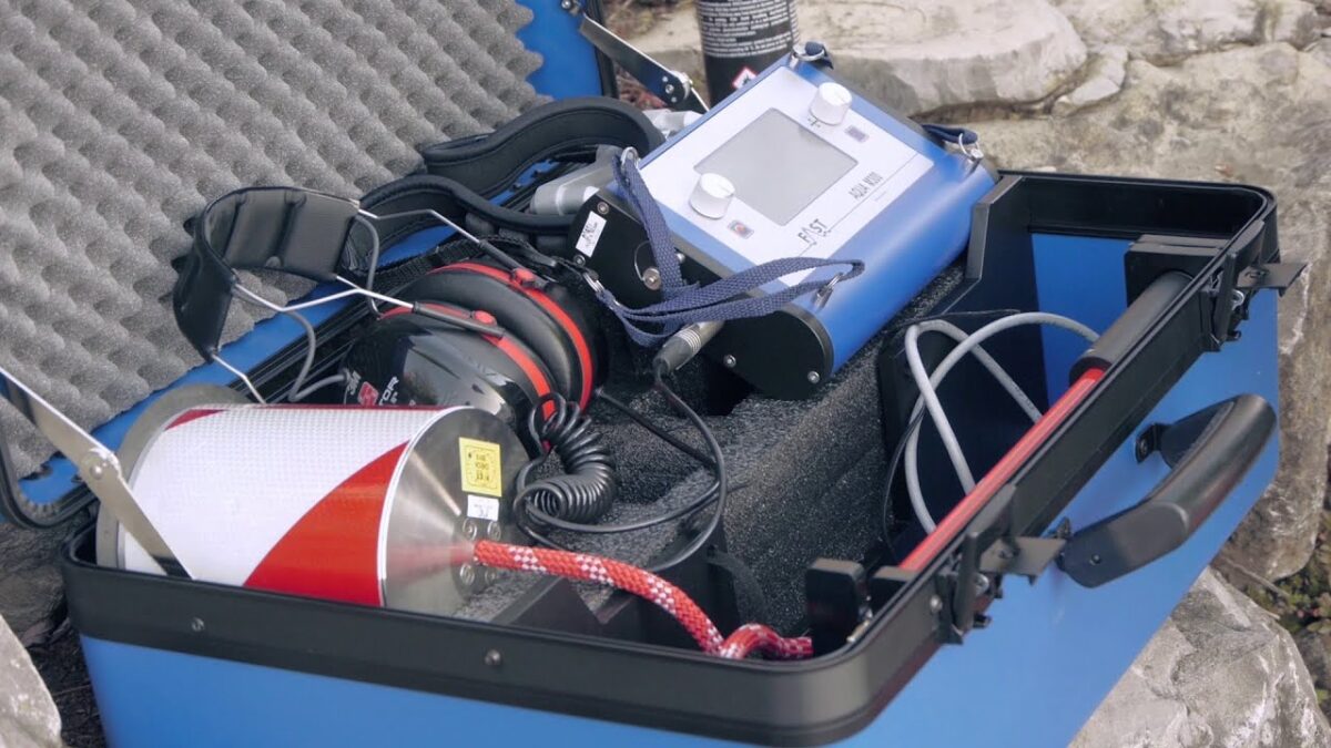 Thiết bị siêu âm đường ống nước hiện đại giúp phát hiện vị trí rò rỉ nhanh chóng, không cần đục phá